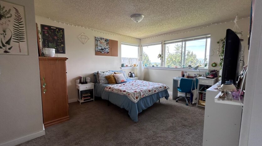 213 BAYSIDE RD - Bellingham - Washington - 4 bed, 3 bath rental property