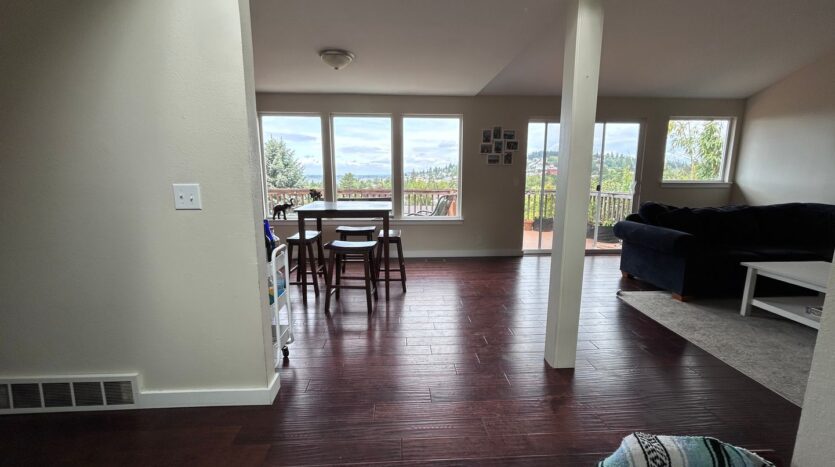 213 BAYSIDE RD - Bellingham - Washington - 4 bed, 3 bath rental property