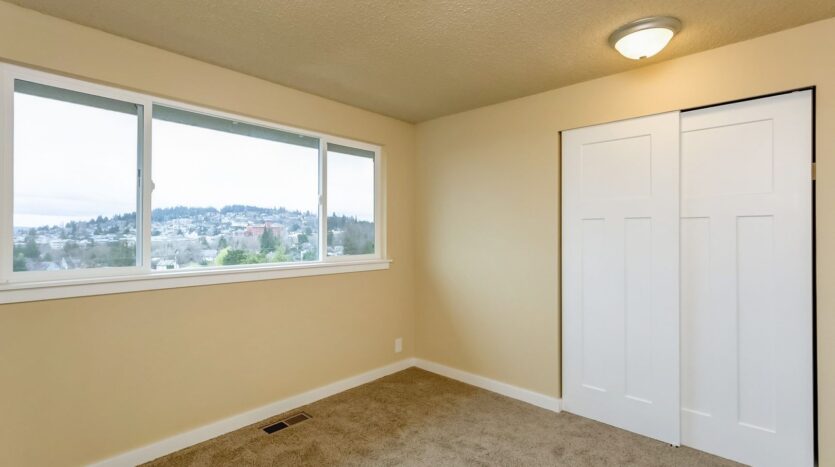 213 BAYSIDE RD - Bellingham - Washington - 4 bed, 3 bath rental property