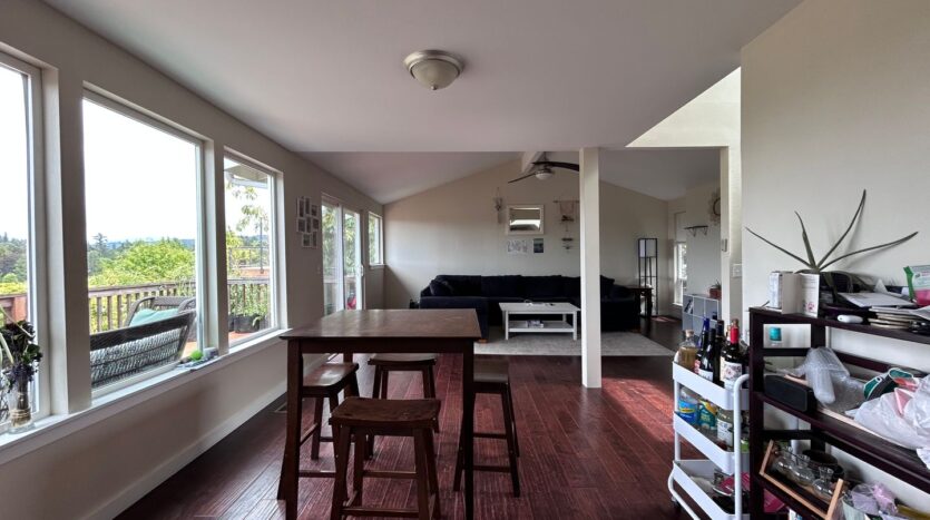 213 BAYSIDE RD - Bellingham - Washington - 4 bed, 3 bath rental property