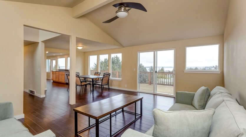 213 BAYSIDE RD - Bellingham - Washington - 4 bed, 3 bath rental property