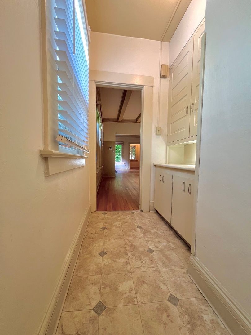 2222 NW Johnson Street - Portland - Oregon - 2 bed, 1 bath rental property