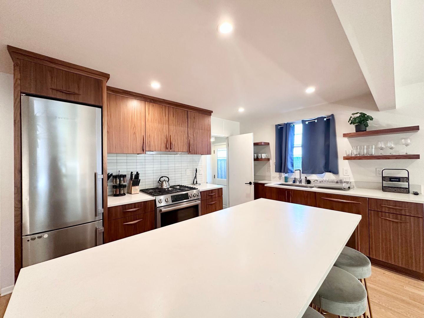 2425 NE Everett Street - Portland - Oregon - 2 bed, 1 bath rental property