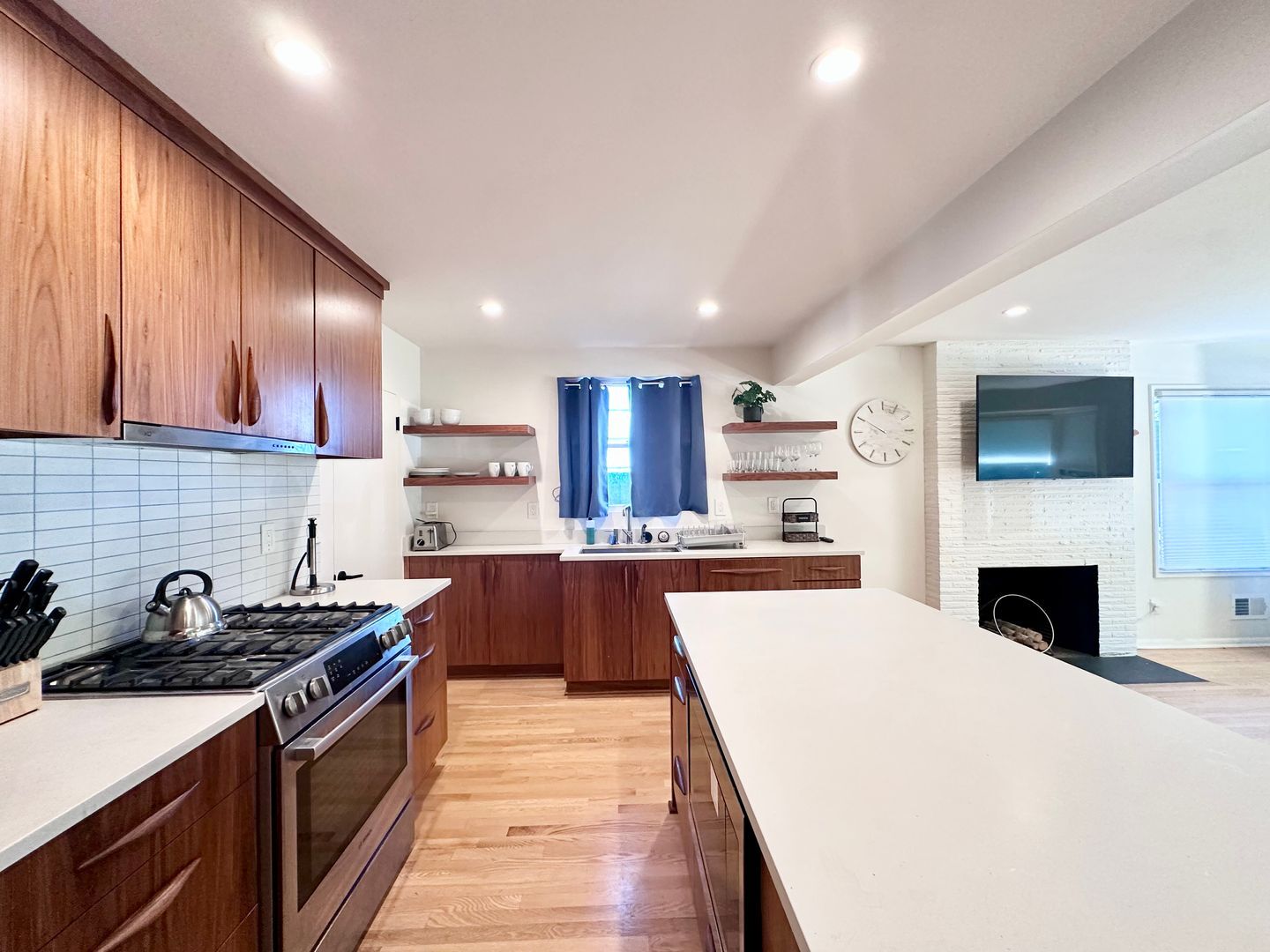 2425 NE Everett Street - Portland - Oregon - 2 bed, 1 bath rental property