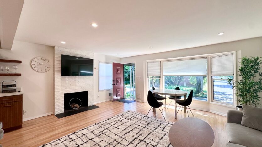 2425 NE Everett Street - Portland - Oregon - 2 bed, 1 bath rental property