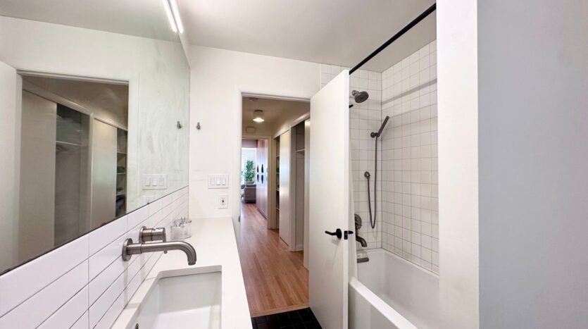 2425 NE Everett Street - Portland - Oregon - 2 bed, 1 bath rental property