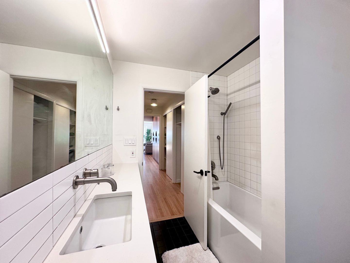 2425 NE Everett Street - Portland - Oregon - 2 bed, 1 bath rental property