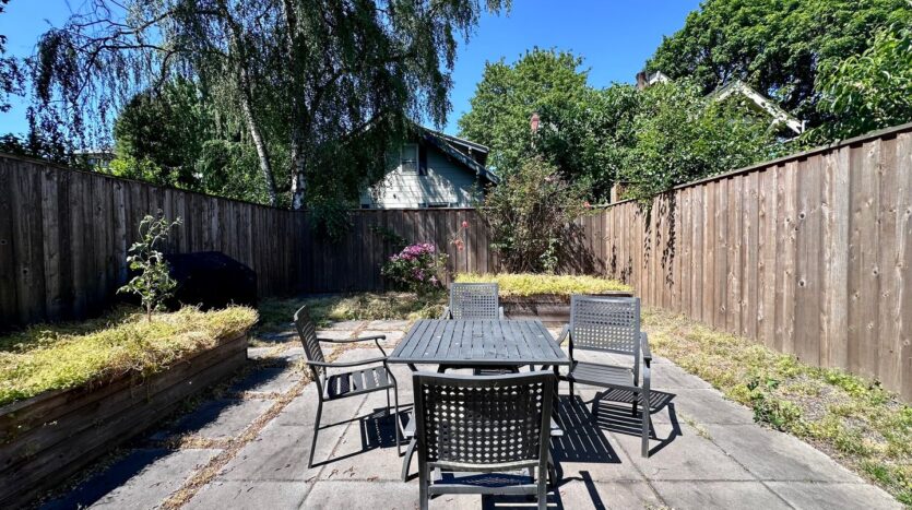 2425 NE Everett Street - Portland - Oregon - 2 bed, 1 bath rental property
