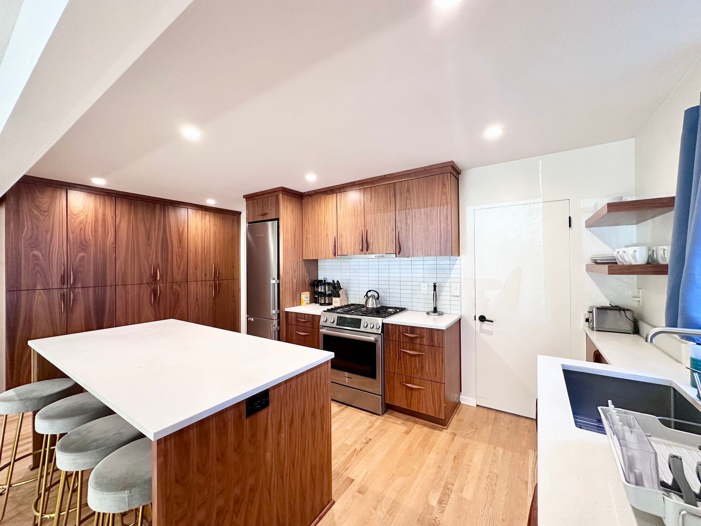 2425 NE Everett Street - Portland - Oregon - 2 bed, 1 bath rental property