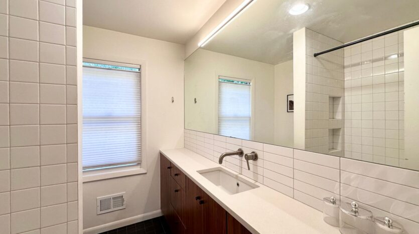 2425 NE Everett Street - Portland - Oregon - 2 bed, 1 bath rental property