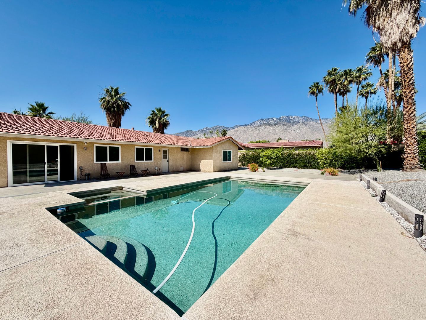 2450 Tamarisk Rd  - Palm Springs - California - 4 bed, 2 bath rental property