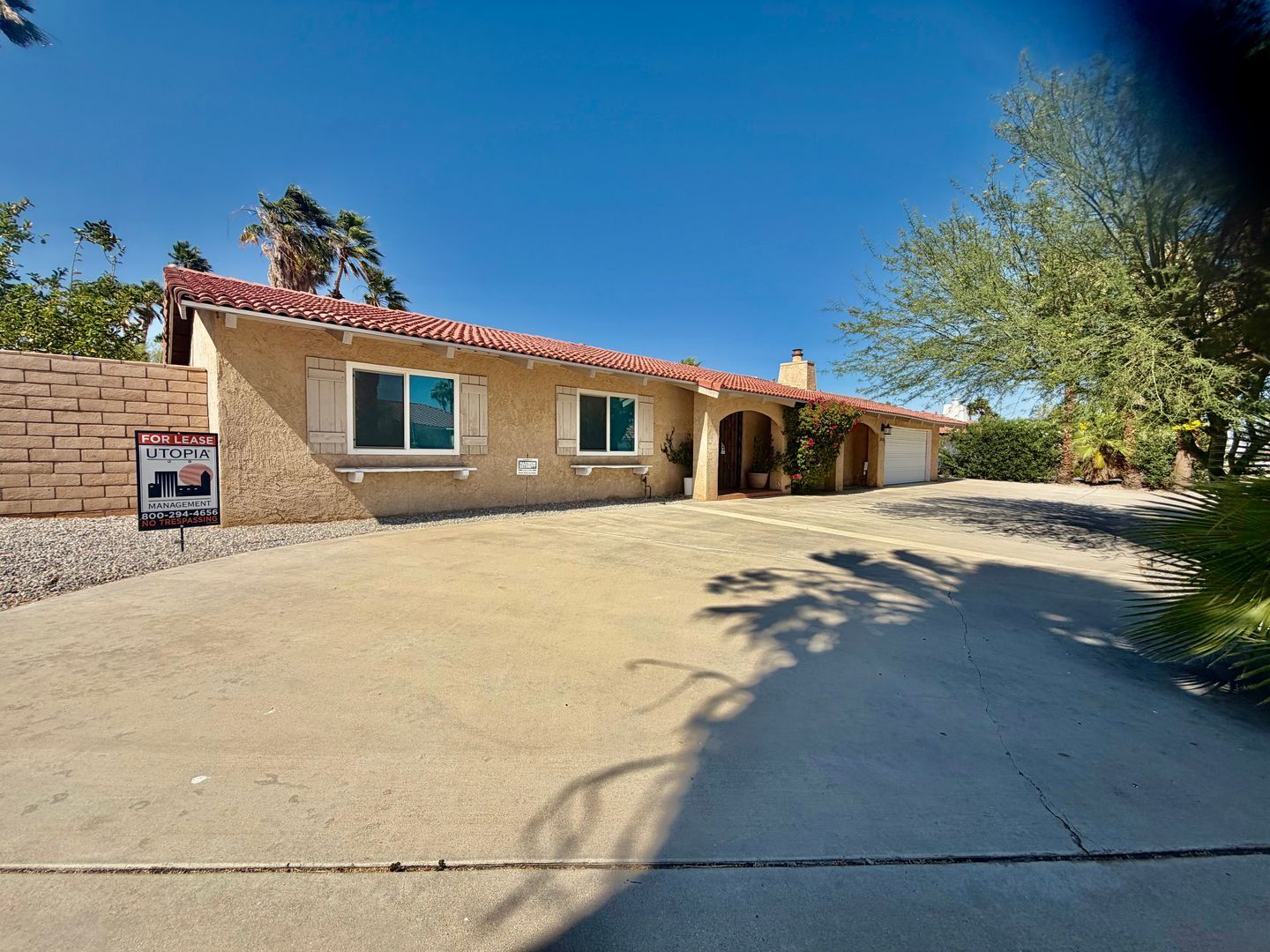 2450 Tamarisk Rd  - Palm Springs - California - 4 bed, 2 bath rental property