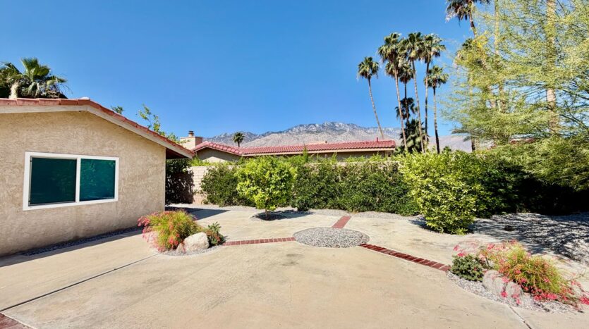 2450 Tamarisk Rd  - Palm Springs - California - 4 bed, 2 bath rental property