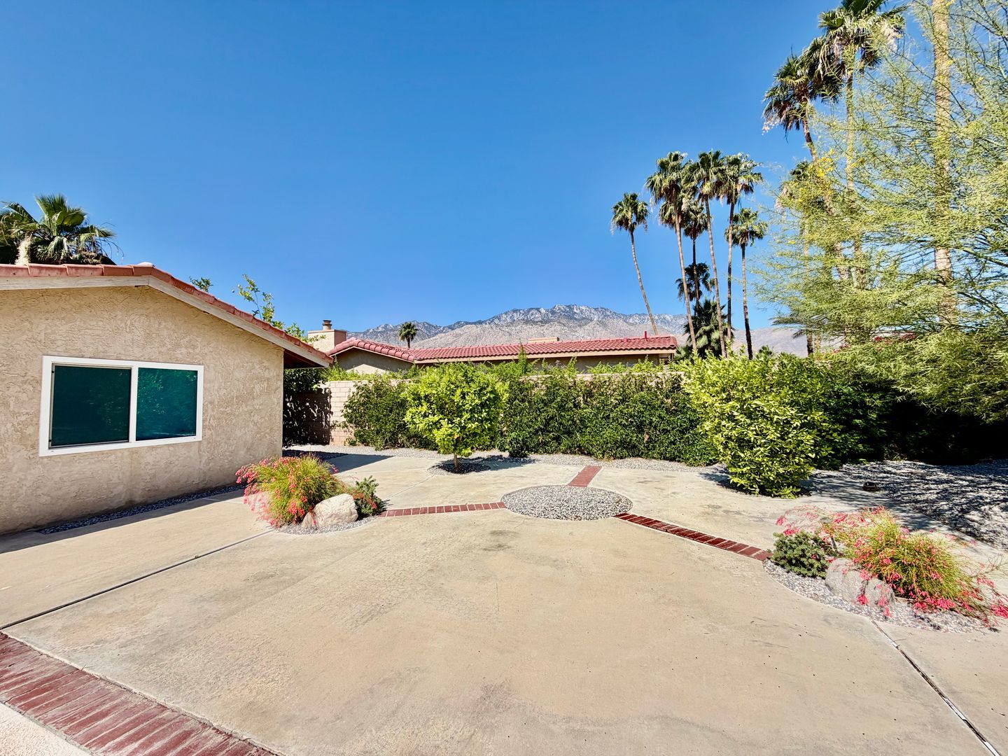 2450 Tamarisk Rd  - Palm Springs - California - 4 bed, 2 bath rental property