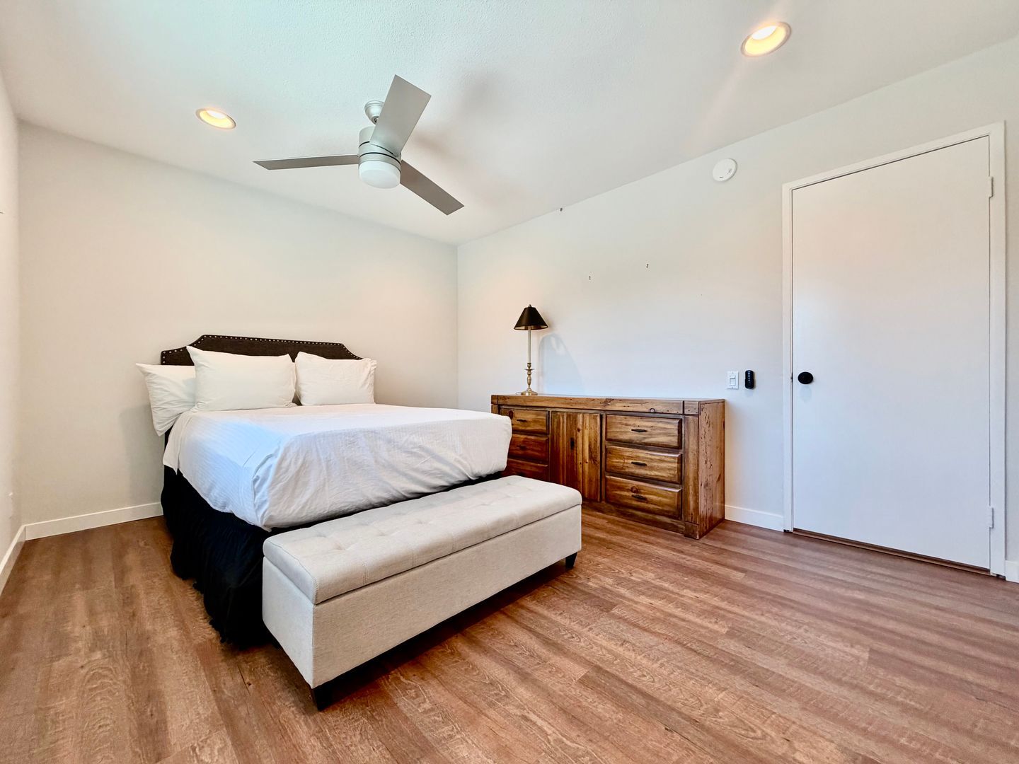 2450 Tamarisk Rd  - Palm Springs - California - 4 bed, 2 bath rental property