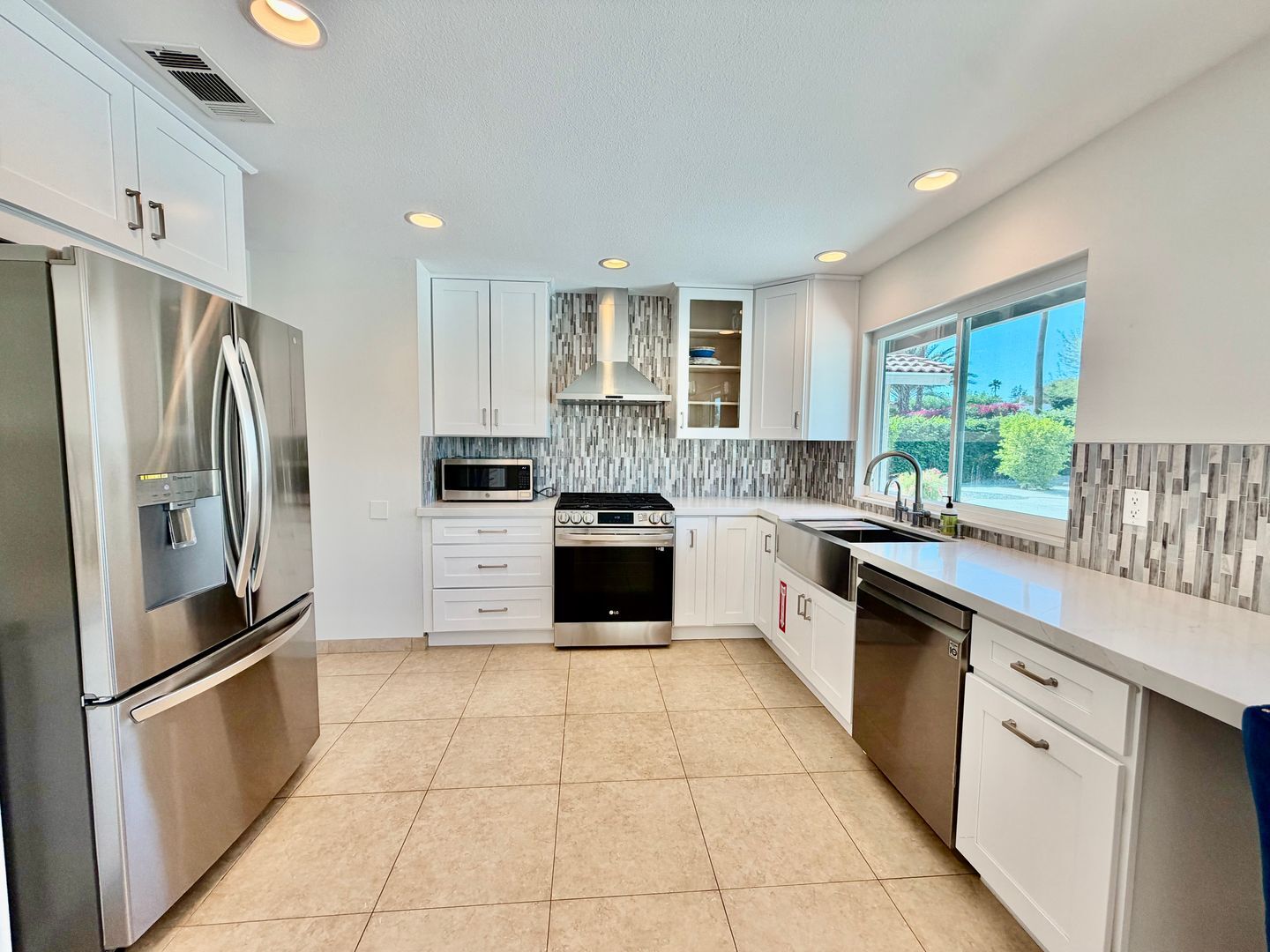2450 Tamarisk Rd  - Palm Springs - California - 4 bed, 2 bath rental property