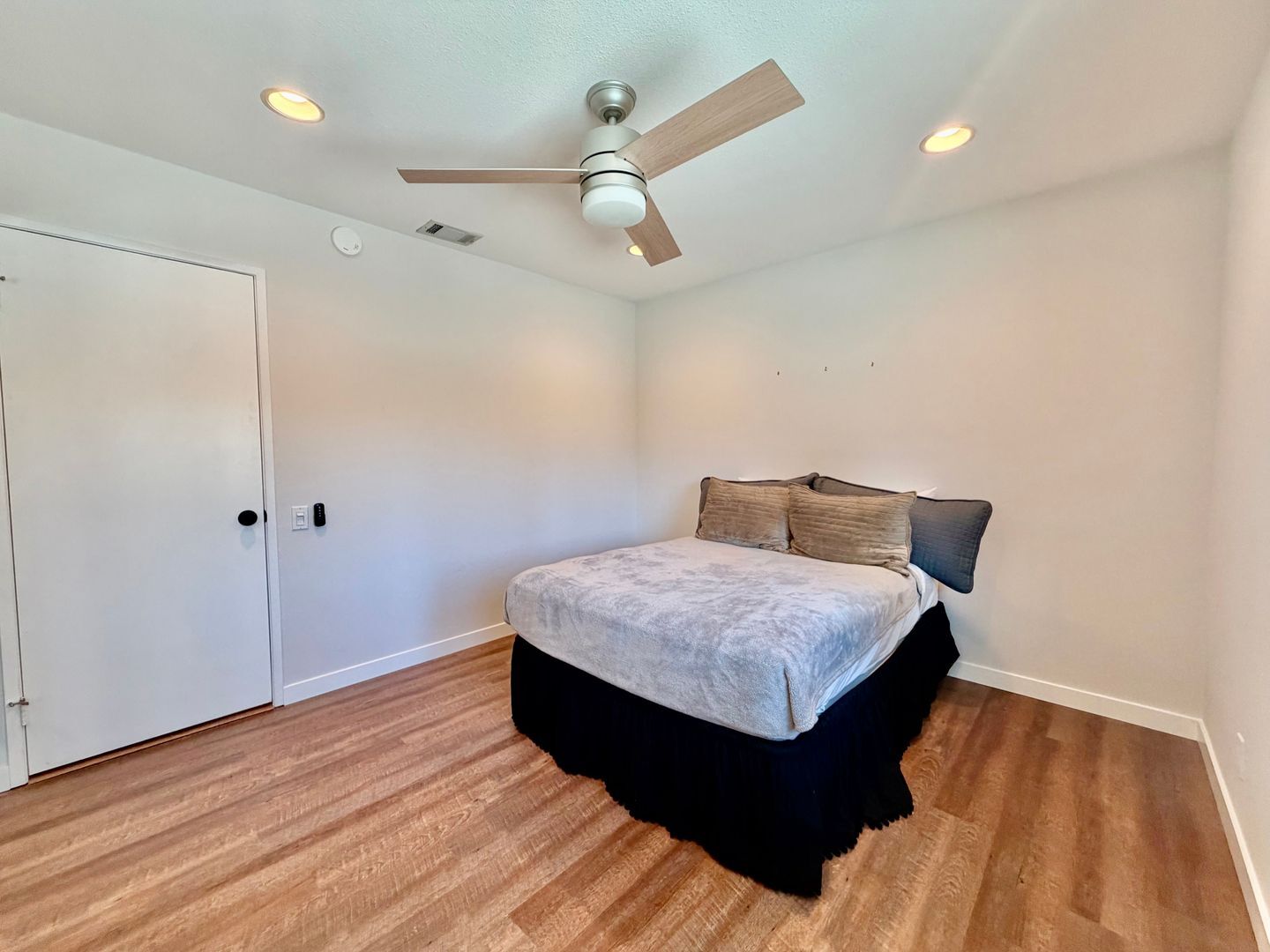 2450 Tamarisk Rd  - Palm Springs - California - 4 bed, 2 bath rental property
