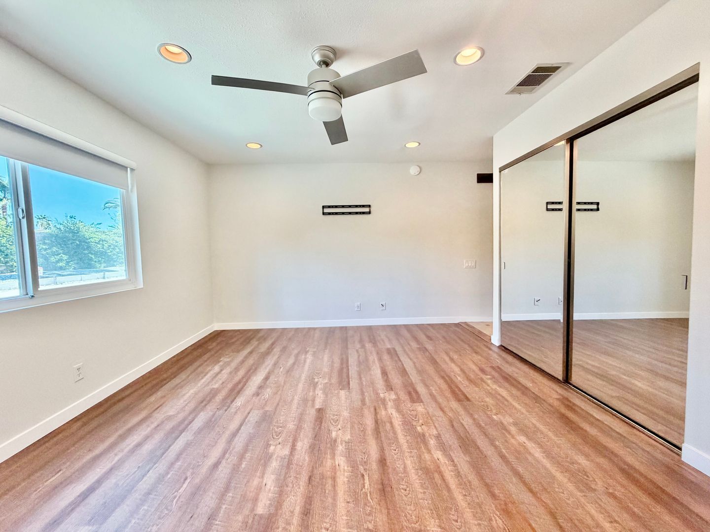 2450 Tamarisk Rd  - Palm Springs - California - 4 bed, 2 bath rental property