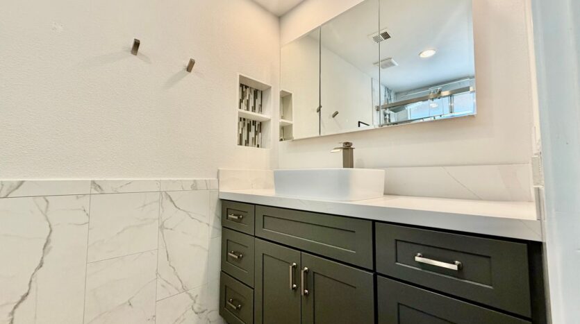 2450 Tamarisk Rd  - Palm Springs - California - 4 bed, 2 bath rental property