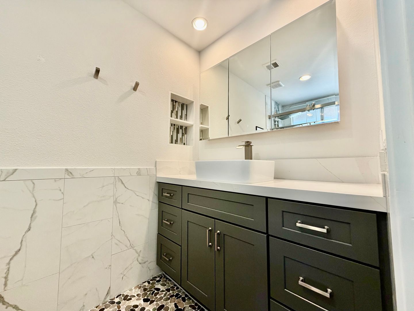 2450 Tamarisk Rd  - Palm Springs - California - 4 bed, 2 bath rental property