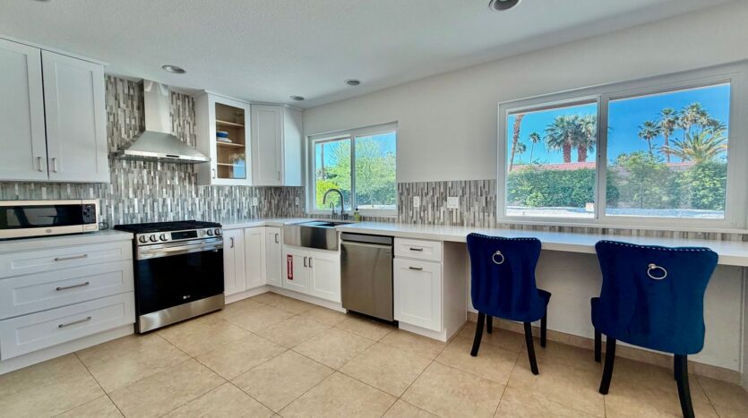 2450 Tamarisk Rd  - Palm Springs - California - 4 bed, 2 bath rental property