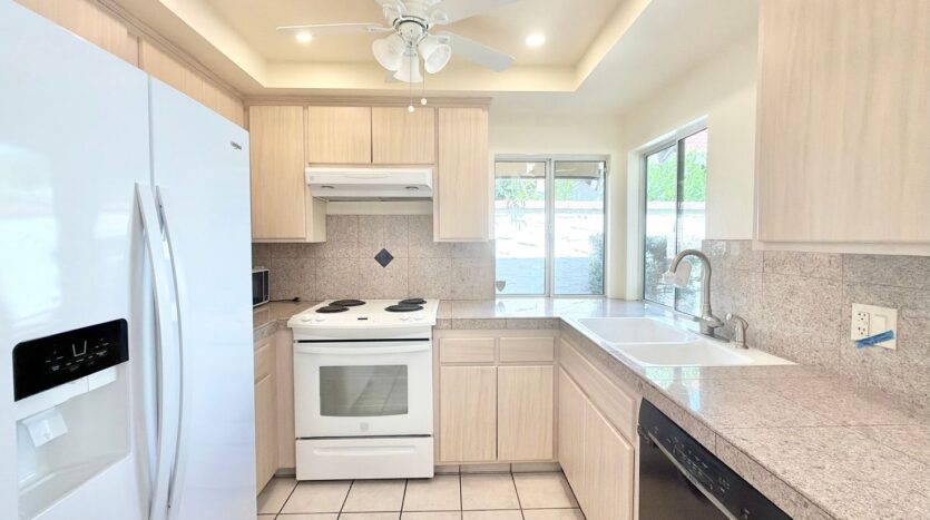 2550 Miramonte Circle E Unit C - Palm Springs - California - 3 bed, 2.5 bath rental property