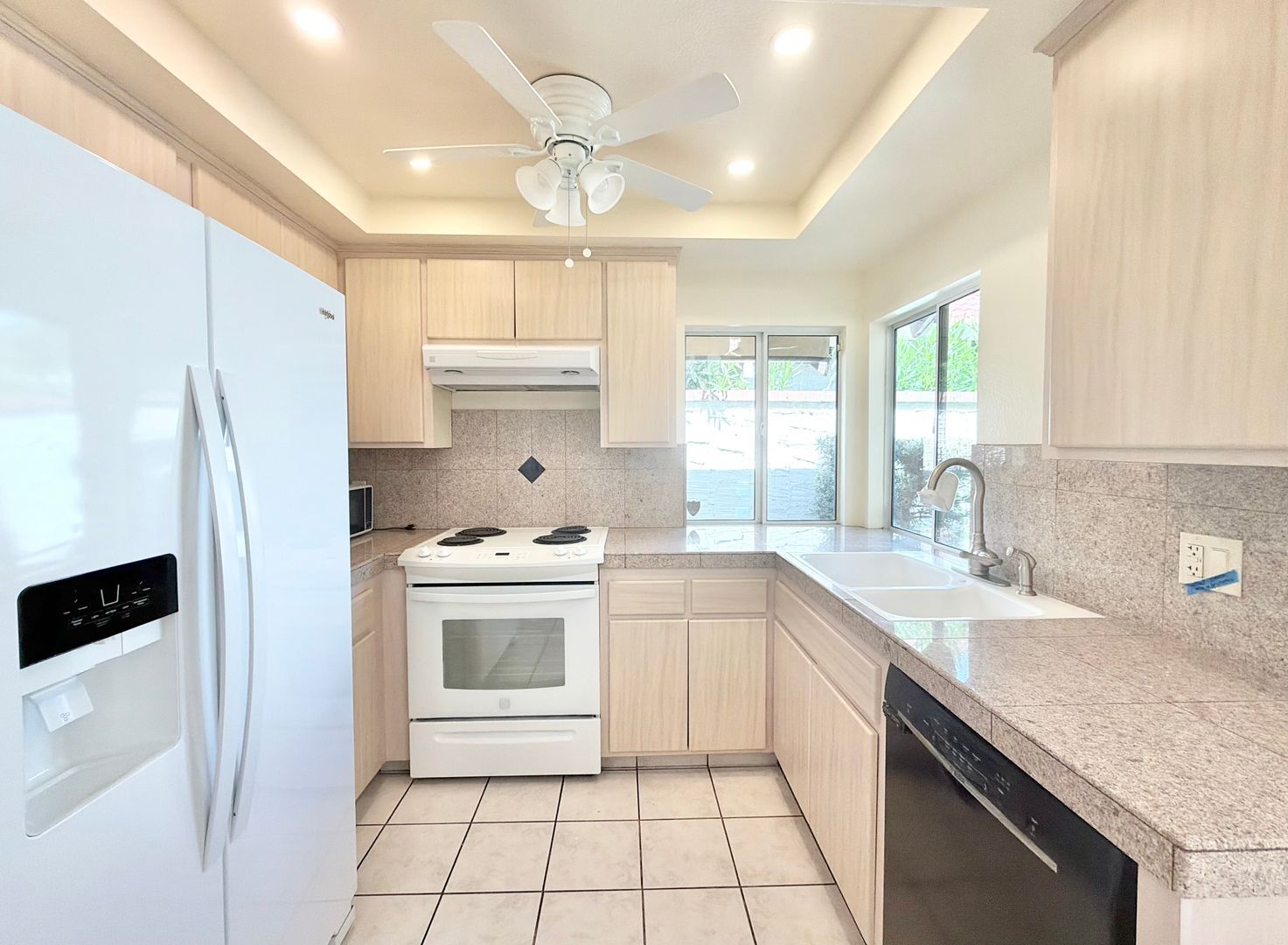 2550 Miramonte Circle E Unit C - Palm Springs - California - 3 bed, 2.5 bath rental property