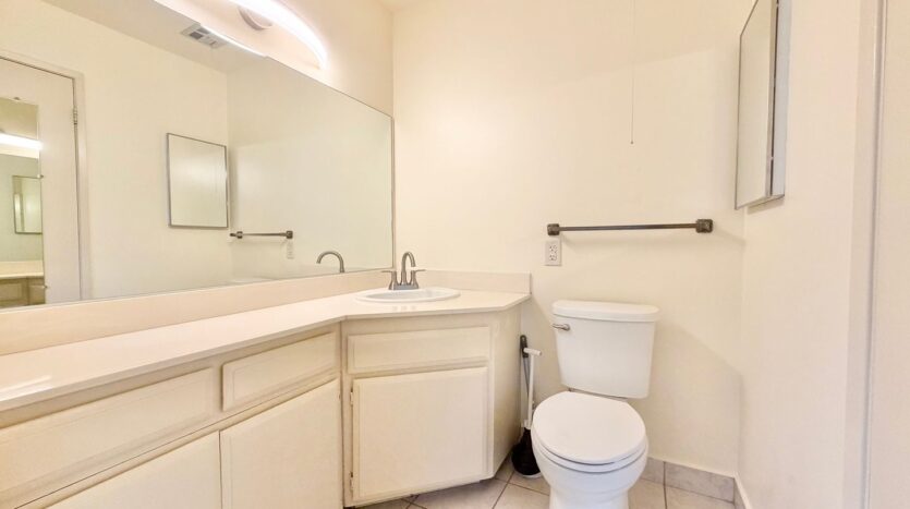 2550 Miramonte Circle E Unit C - Palm Springs - California - 3 bed, 2.5 bath rental property