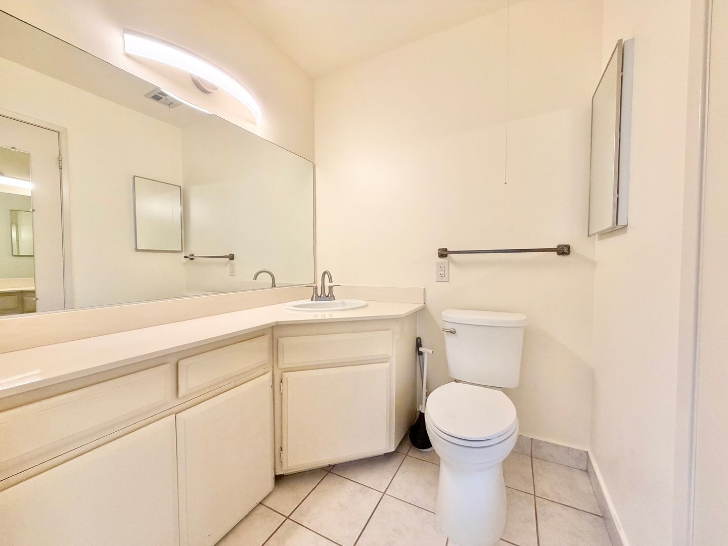 2550 Miramonte Circle E Unit C - Palm Springs - California - 3 bed, 2.5 bath rental property