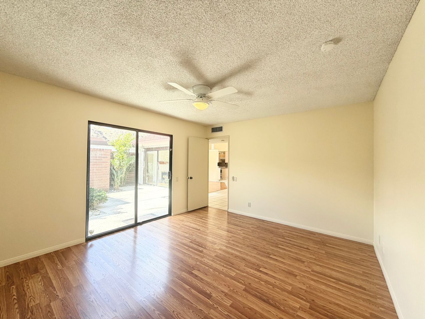 2550 Miramonte Circle E Unit C - Palm Springs - California - 3 bed, 2.5 bath rental property