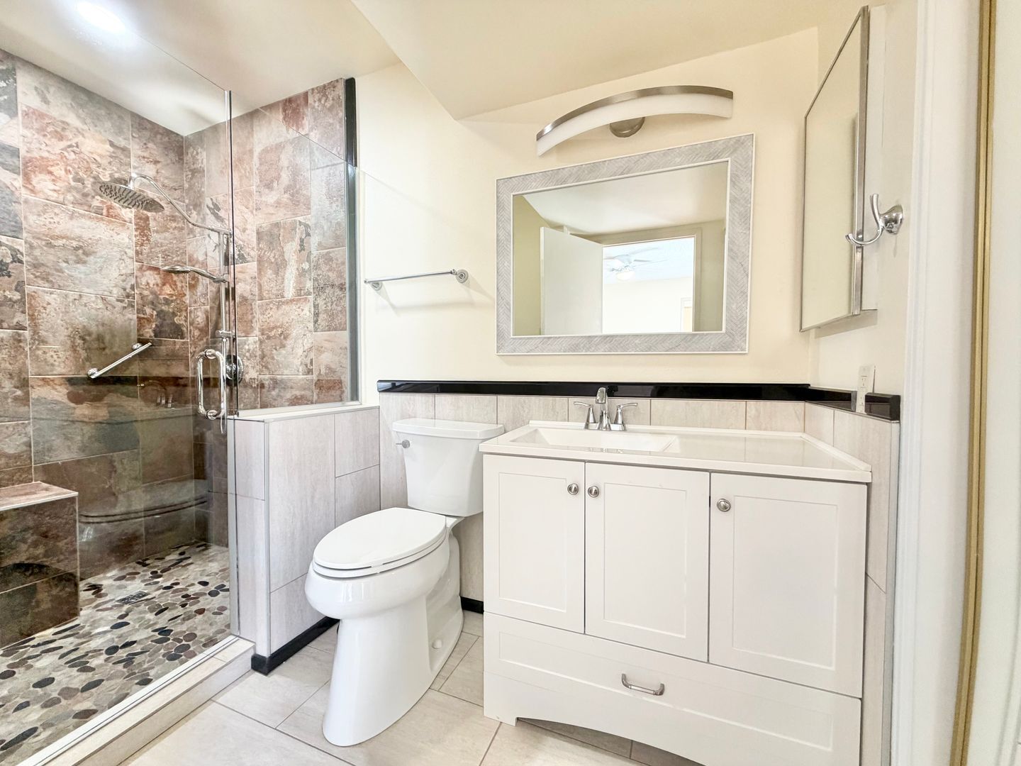 2550 Miramonte Circle E Unit C - Palm Springs - California - 3 bed, 2.5 bath rental property