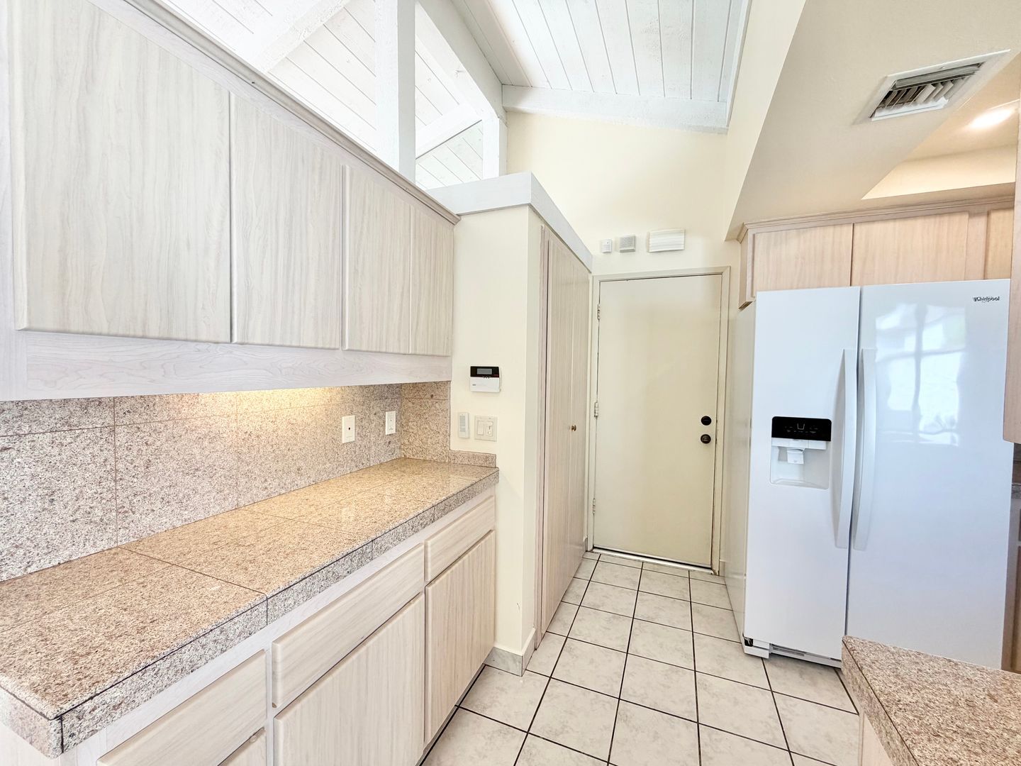 2550 Miramonte Circle E Unit C - Palm Springs - California - 3 bed, 2.5 bath rental property