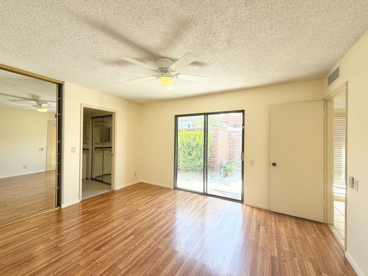 2550 Miramonte Circle E Unit C - Palm Springs - California - 3 bed, 2.5 bath rental property