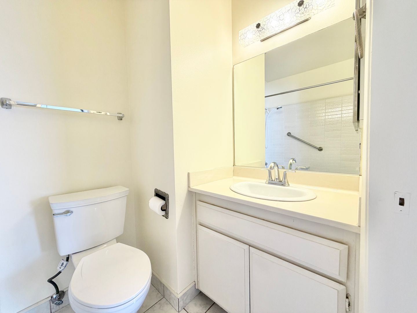 2550 Miramonte Circle E Unit C - Palm Springs - California - 3 bed, 2.5 bath rental property