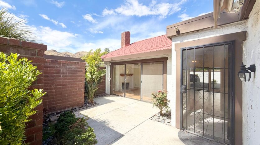 2550 Miramonte Circle E Unit C - Palm Springs - California - 3 bed, 2.5 bath rental property