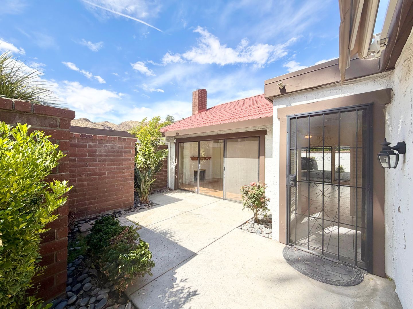 2550 Miramonte Circle E Unit C - Palm Springs - California - 3 bed, 2.5 bath rental property