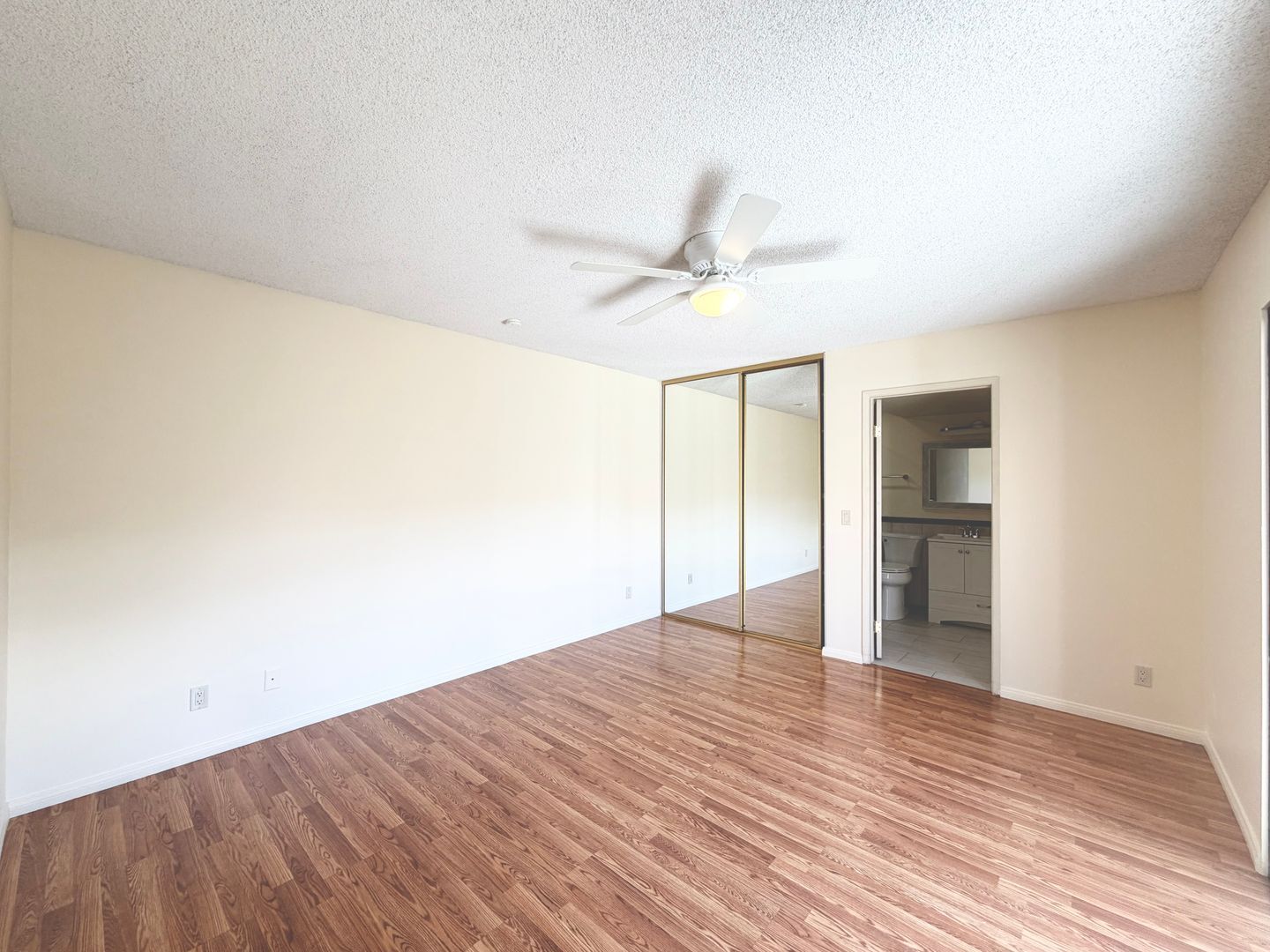 2550 Miramonte Circle E Unit C - Palm Springs - California - 3 bed, 2.5 bath rental property