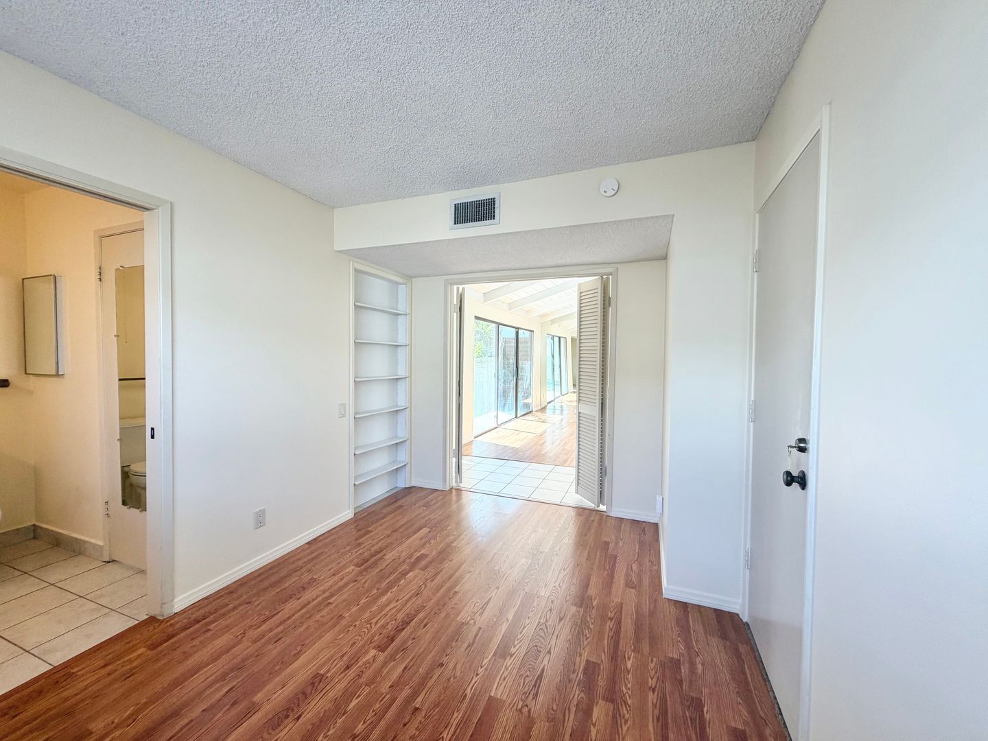 2550 Miramonte Circle E Unit C - Palm Springs - California - 3 bed, 2.5 bath rental property