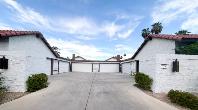 2550 Miramonte Circle E Unit C - Palm Springs - California - 3 bed, 2.5 bath rental property