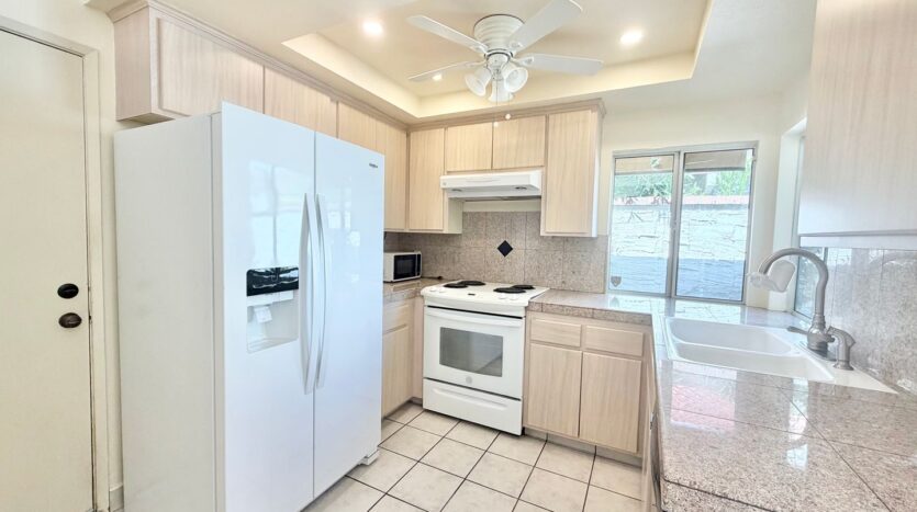 2550 Miramonte Circle E Unit C - Palm Springs - California - 3 bed, 2.5 bath rental property