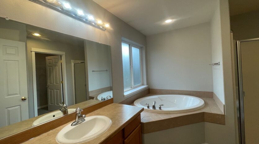 2614 SW Cascade Mountain Lane - Redmond - Oregon - 3 bed, 2.5 bath rental property