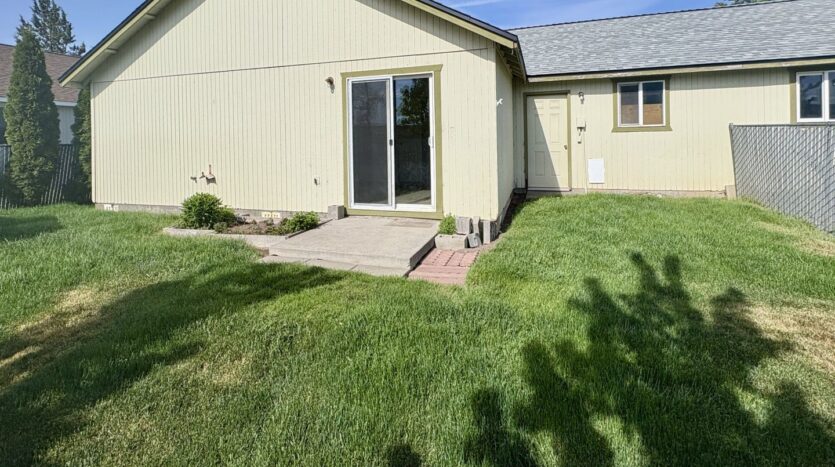 2708 - 2710 NW 8th Street - Redmond - Oregon - 3 bed, 2 bath rental property