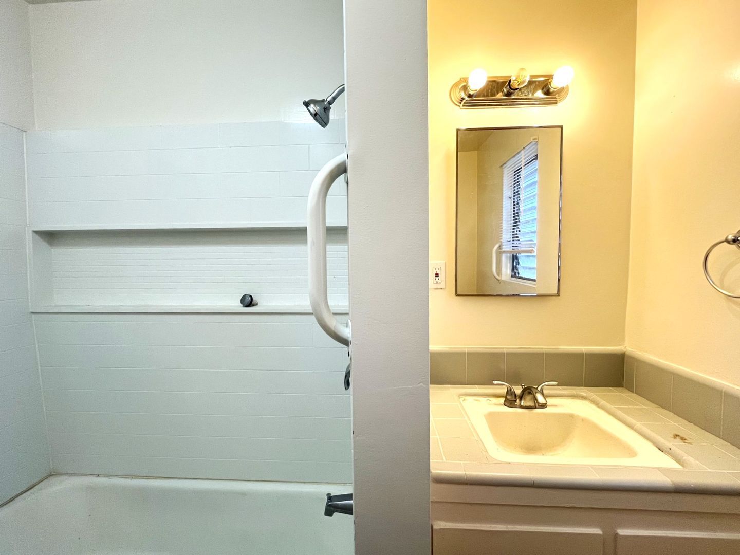 307-319 E 6th St - Azusa - California - 1 bed, 1 bath rental property