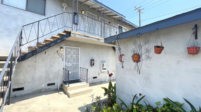 307-319 E 6th St - Azusa - California - 1 bed, 1 bath rental property