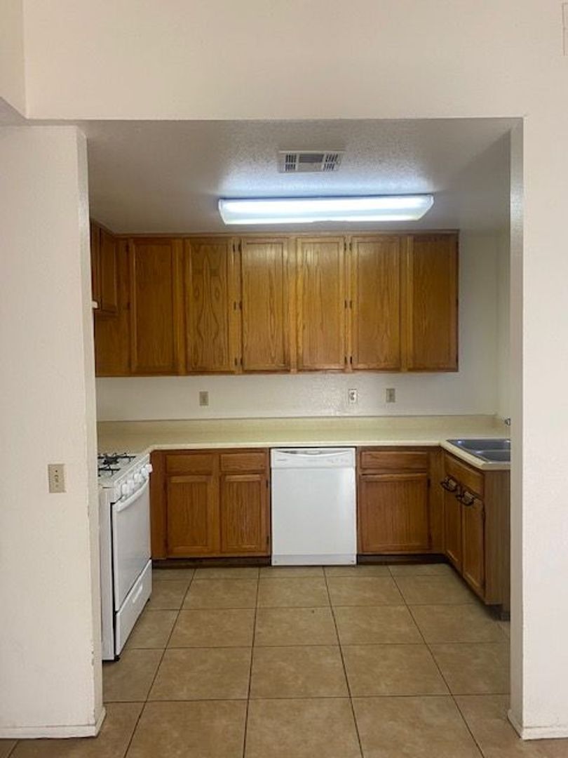31675 Avenida Valdez - B - Cathedral City - California - 3 bed, 2 bath rental property