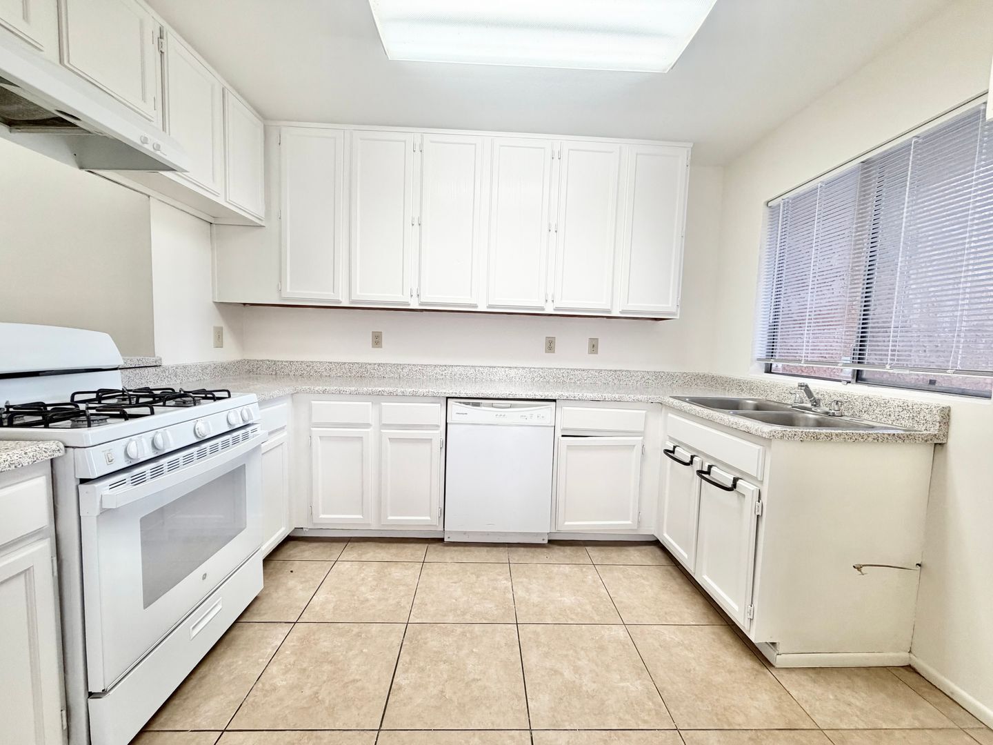 31675 Avenida Valdez - B - Cathedral City - California - 3 bed, 2 bath rental property