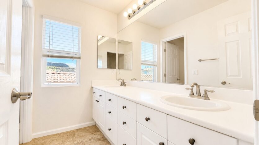 31880 Corte San Pablo - Winchester - California - 5 bed, 3.5 bath rental property