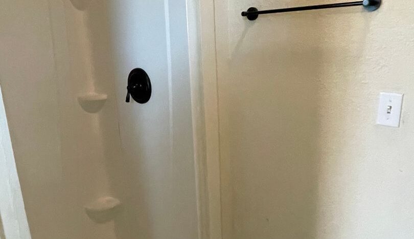 327 N. 4th St. - #6 - Mount Vernon - Washington - 1 bath rental property