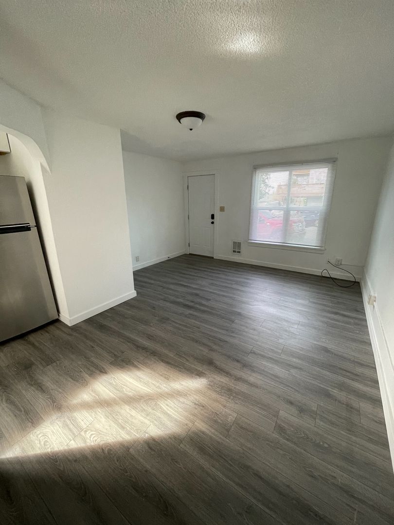 327 N. 4th St. - #8 - Mount Vernon - Washington - 1 bath rental property