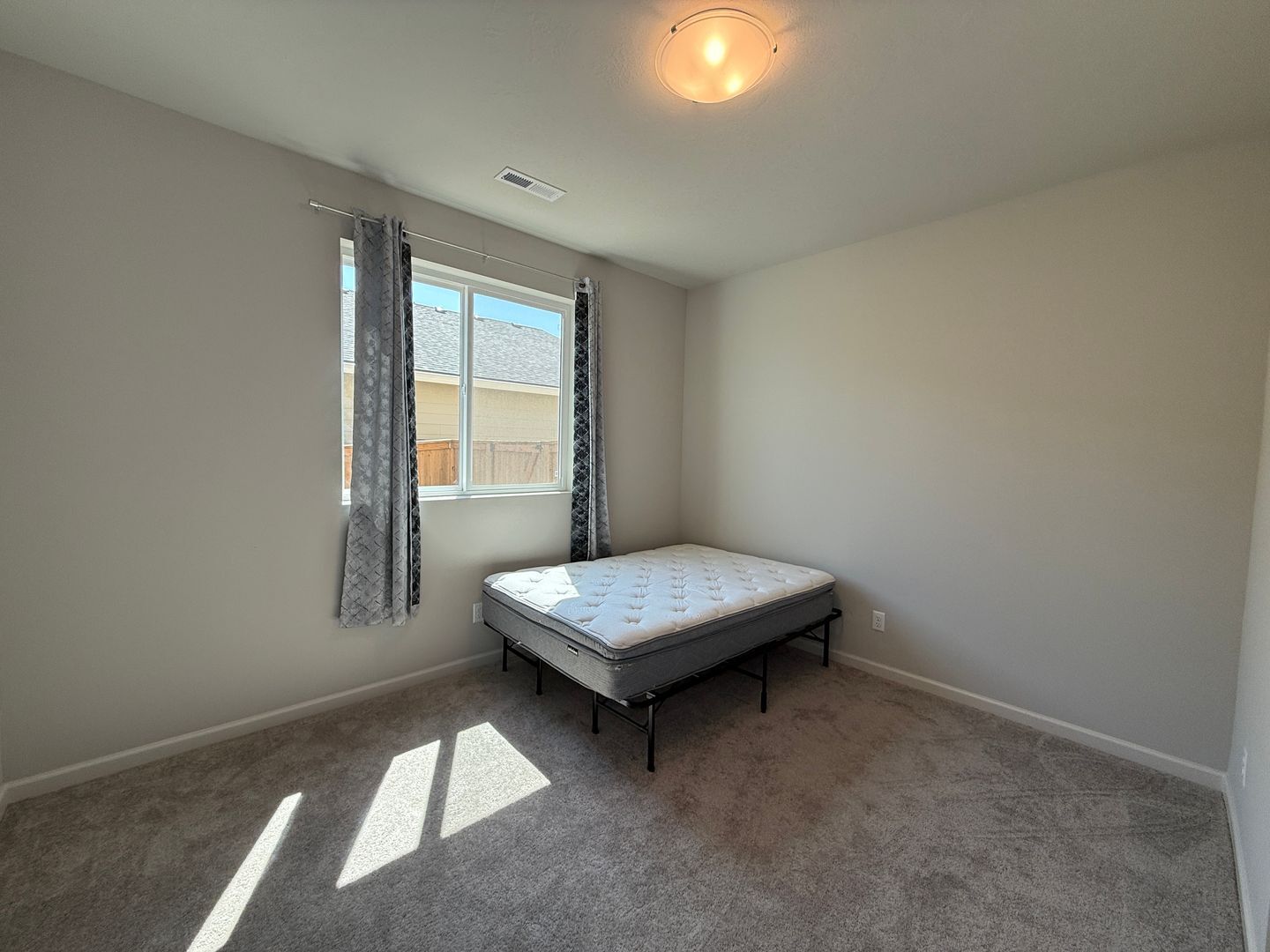 4057 SW Reindeer Ave  - Redmond - Oregon - 4 bed, 2 bath rental property